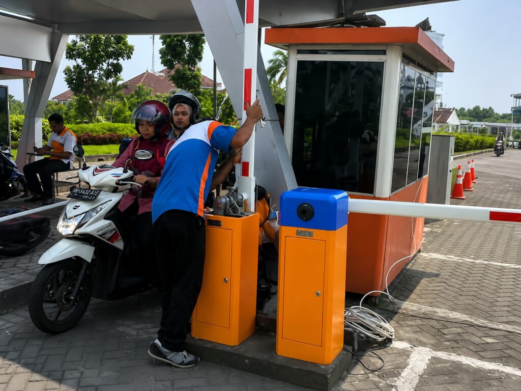 Sewa Palang Parkir Perumahan + Remote Control